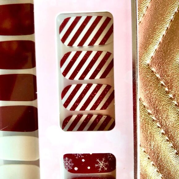 DASHING DIVA - NWT - Gloss Ultra Shine Gel Palette in Peppermint Marvel. Easy!🎄 - Picture 15 of 16